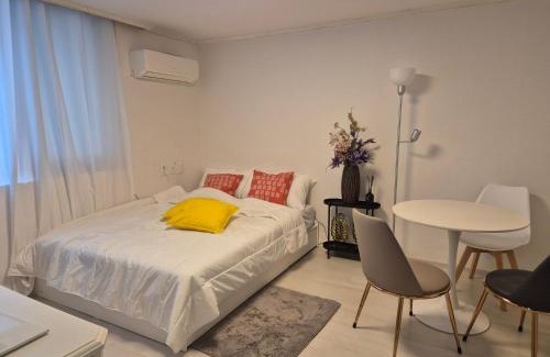 Sinsa-dong House | stay at gangnam shnsa station