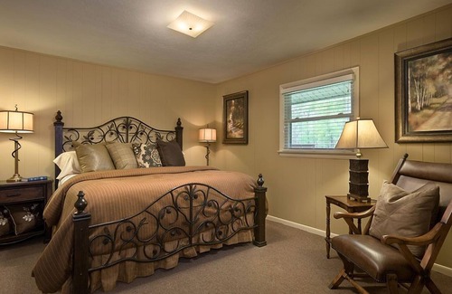 Crossville Cabin | Stay at Our Rustic Hunting Lodge