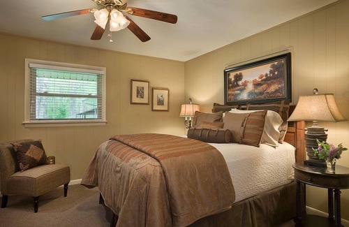 Crossville Cabin | Stay at Our Rustic Hunting Lodge