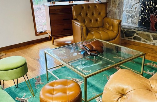 Fayetteville House | Stay at the Silver Queen