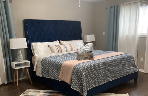 Willis House | Stay Awhile. Best extended stay. House with a king suite and fenced yard.