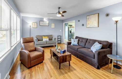 Greensboro House | Stay Awhile Charming Greensboro House Close to Must-See Places
