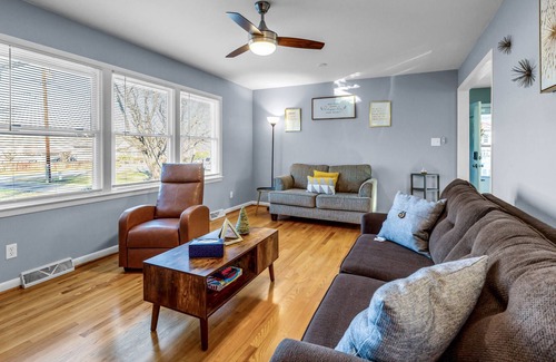 Greensboro House | Stay Awhile Charming Greensboro House Close to Must-See Places