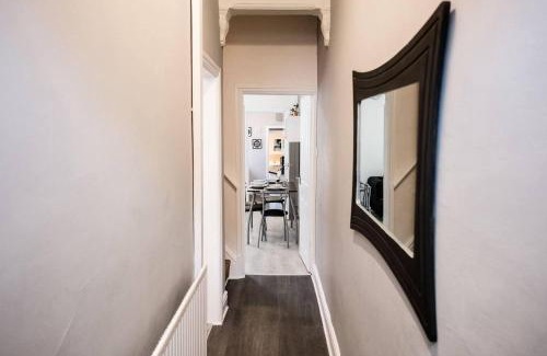 Burslem House | Stay Comfortable-Close to City Centre-4 Bed House!