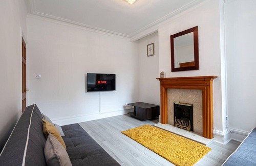 Hanley House | Stay Comfortable-city Centre-spacious 4 Bed House!