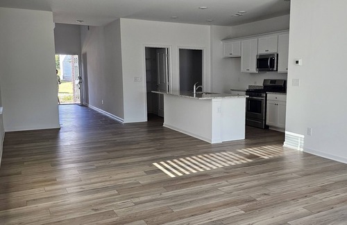 Loganville House | Stay in a cozy brand new 5BR home