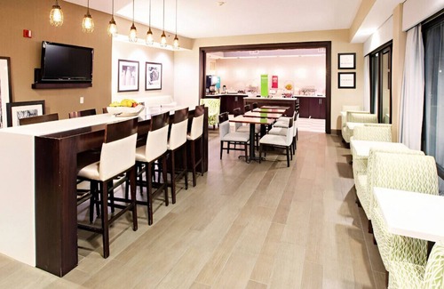 Elizabethtown House | Stay in a Stylish & Modern Room! Free Breakfast