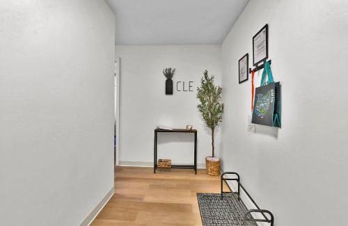 University Circle Apartment | Stay in Cleveland mins to Cleveland Clinic, Hospitals, Museum, Universities & Downtown