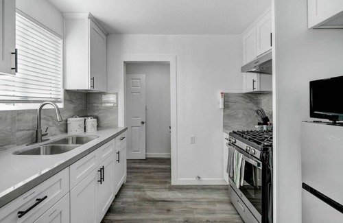 South el Monte House | Stay in Comfort & Style: 3BR Gated Oasis with AC, Full Kitchen, and Relaxing Front Yard Patio.
