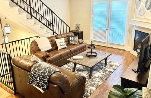 Park Cities House | Stay in HIGHLAND PARK, Heart of DALLAS & SMU Restaurants & Shopping