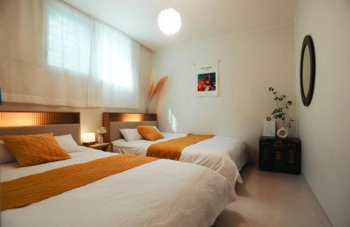 Nonhyeon-dong Apartment | Stay in joy Gangnam #선정릉역 도보4분 #올리모델링 #각방 에어컨 #무료 wifi #8인숙소 #호텔침구 #세탁건조기 #공항버스