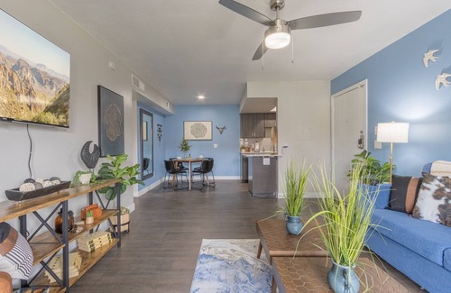 Paradise Valley Village Apartment | Stay in Paradise Valley! Park, Walk & Shop & Golf-C257