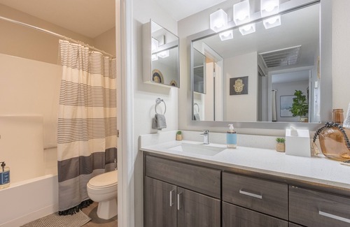 Paradise Valley Village Apartment | Stay in Paradise Valley! Park, Walk & Shop & Golf-C257