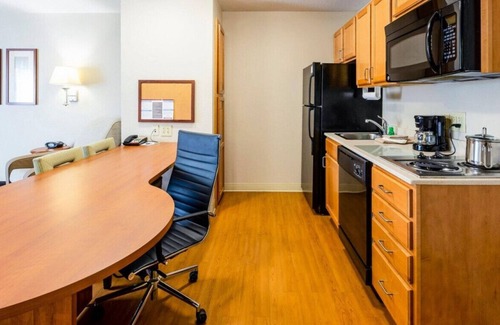 Eden House | Stay in Style and Comfort w/ a Contemporary Vibe