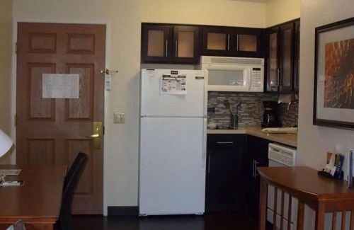 Sorrento Valley House | Stay in the Heart of Old Town San Diego! Free Breakfast, Pool, Pets Allowed!