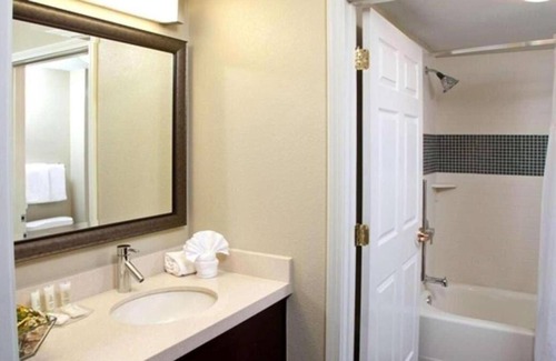 Sorrento Valley House | Stay in the Heart of Old Town San Diego! Free Breakfast, Pool, Pets Allowed!
