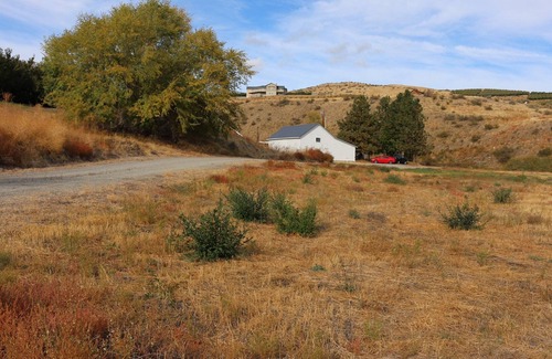 Manson House | Stay in the Middle of the Tadasana Vineyard Estate in Manson, WA.