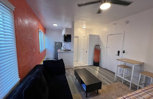 Silver Strand Apartment | Stay in Venice