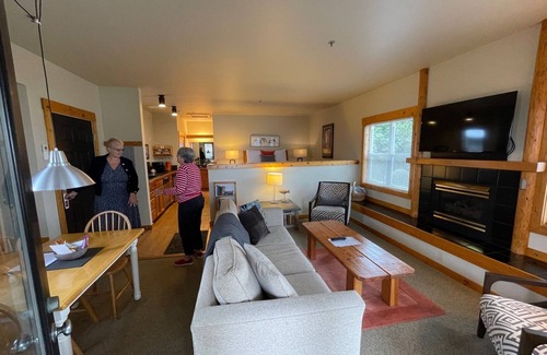 Langley Condo | Stay Inn LANGLEY on WHIDBEY ISLANDnBEAT THE WINTER BLUESnENJOY 2ND NIGHT ON US!