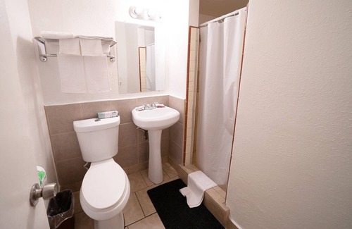 Civic Center Hotel | Stay inn suite