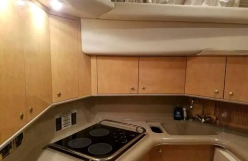 Old City Boat Rental | Stay Like A Boss: on a Heated Two Bedroom Yacht in Center City with Free Parking