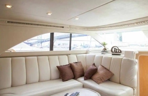 Old City Boat Rental | Stay Like A Boss: on a Heated Two Bedroom Yacht in Center City with Free Parking