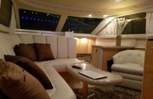 Old City Boat Rental | Stay Like A Boss: on a Heated Two Bedroom Yacht in Center City with Free Parking