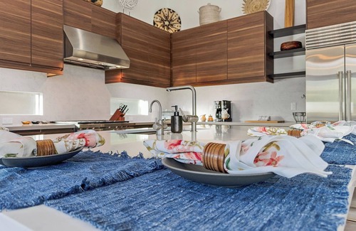 North Scottsdale House | Stay long, Pay less! Epic Views! Pool, Hot Tub, Firepit. Putting Green. 30 Night Min.