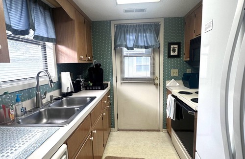The Dunes House | Stay minutes from Barefoot Landing! Golf & Shopping!