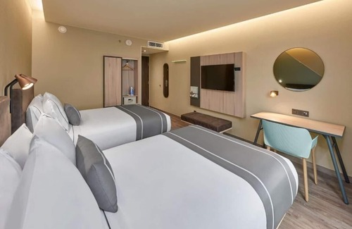 Benito Juarez Hotel | Stay Near CUN Airport – 4 Rooms, Outdoor Pool, Free Breakfast and Shuttle