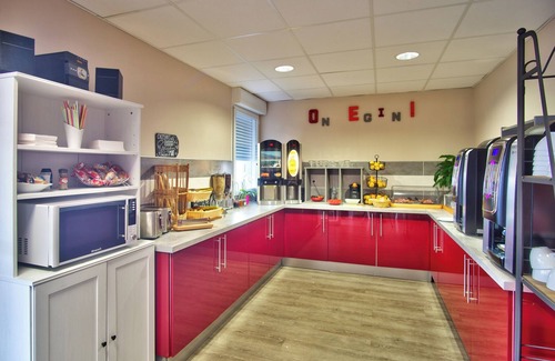 Mouguerre Hotel | Stay Near Square Lafayette! 2 Family-Friendly Units with FREE Private Parking