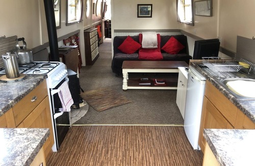 Bath Boat Rental | Stay on a luxurious wide beam canal boat in the World heritage City of Bath.