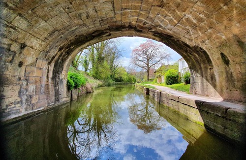 Bath Boat Rental | Stay on a luxurious wide beam canal boat in the World heritage City of Bath.