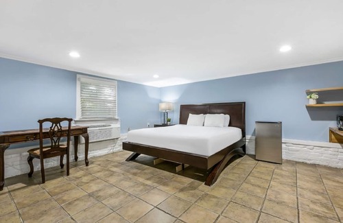 Mid-City Hotel | Stay on Canal – Cozy New Orleans Studio