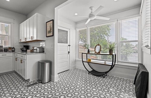 Hanover Place House | Stay on Main - Large Home Near Plaza, Westport & Downtown