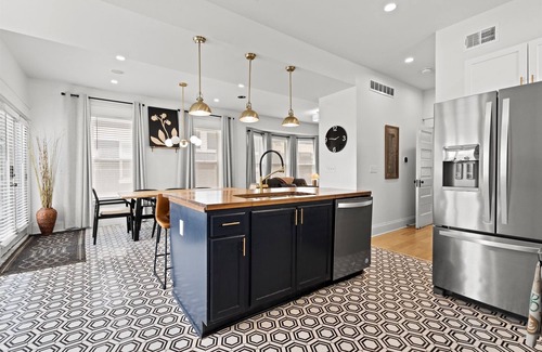 Hanover Place House | Stay on Main - Large Home Near Plaza, Westport & Downtown