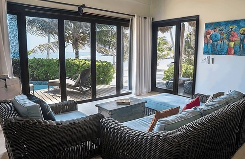 San Pedro Hotel | Stay on the Beach in North Ambergris Caye! Beautiful Cabana, Pool, Parking!