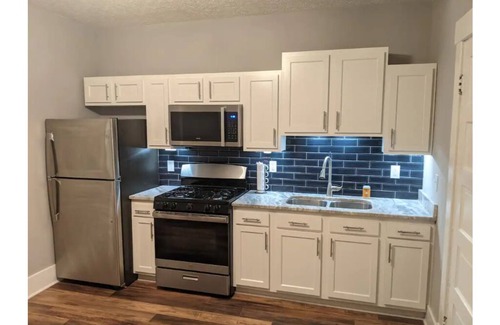 Clarksville Apartment | Stay on the sunny side of Downtown Louisville!