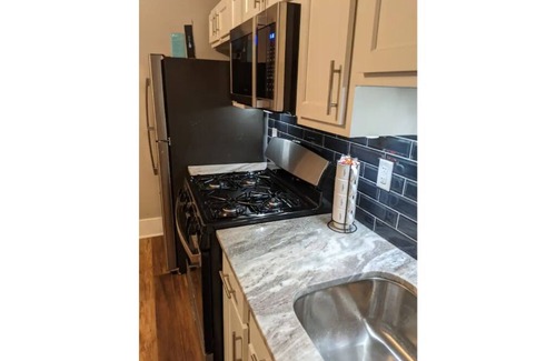 Clarksville Apartment | Stay on the sunny side of Downtown Louisville!