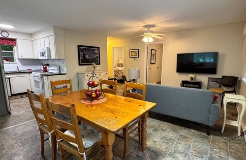 Jamestown House | Stay & Paddle River House + Free Kayaks
