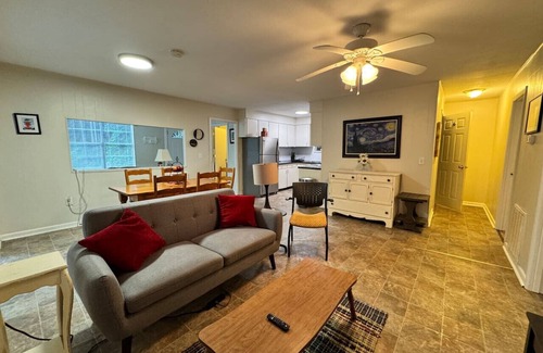 Jamestown House | Stay & Paddle River House + Free Kayaks
