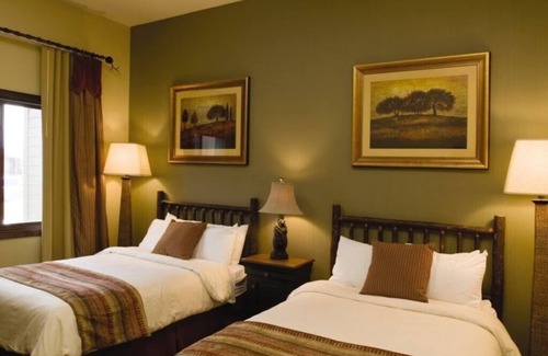 Lake Delton Resort | Stay & Play at this 2 BR 2BA Waterpark Resort that sleeps 8