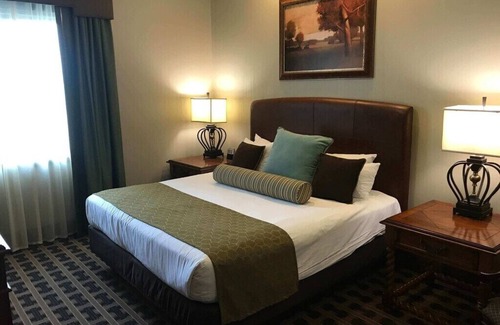 Lake Delton Resort | Stay & Play at this 2 BR 2BA Waterpark Resort that sleeps 8
