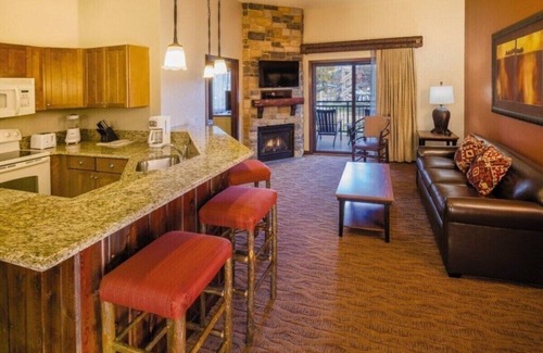 Lake Delton Resort | Stay & Play at this 2 BR 2BA Waterpark Resort that sleeps 8