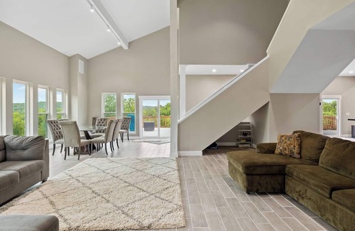 Linn Creek House | Stay & Play Golf Resort or Bachelor/Bachelorette Destination