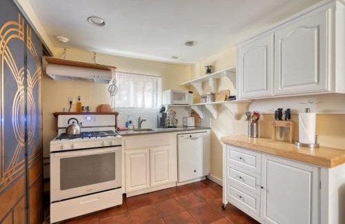Buckman Neighborhood Apartment | Stay Portland - Buckman Bliss, Quiet Oasis Near Portland's Pulse