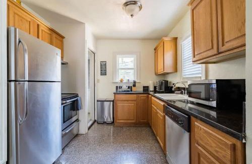 Foster - Powell House | Stay Portland - Charming & Spacious 5BR Home in SE Portland