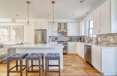 North Tabor House | Stay Portland - Custom North Tabor Farmhouse - Gym & Kitchen