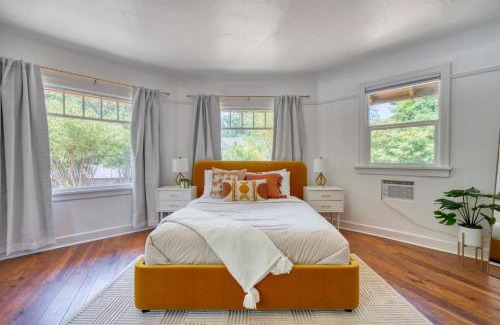 Ashcreek Apartment | Stay Portland - Forest Studio Oasis - Mile from Multnomah Village
