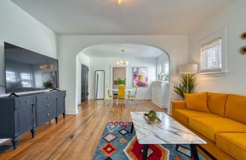 Hosford-Abernethy Apartment | Stay Portland - Golden Age of Hollywood Apartment - 92 WalkScore
